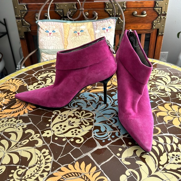BCBG PINK STILETTO HEEL BOOTIES SZ: 8.5 - Picture 3 of 8